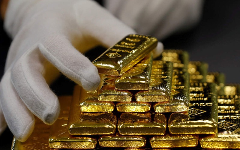 Emas Melemah. Waktunya Beli Lagi?