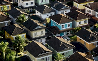 Sektor Properti Melemah, Emas Kembali Menguat