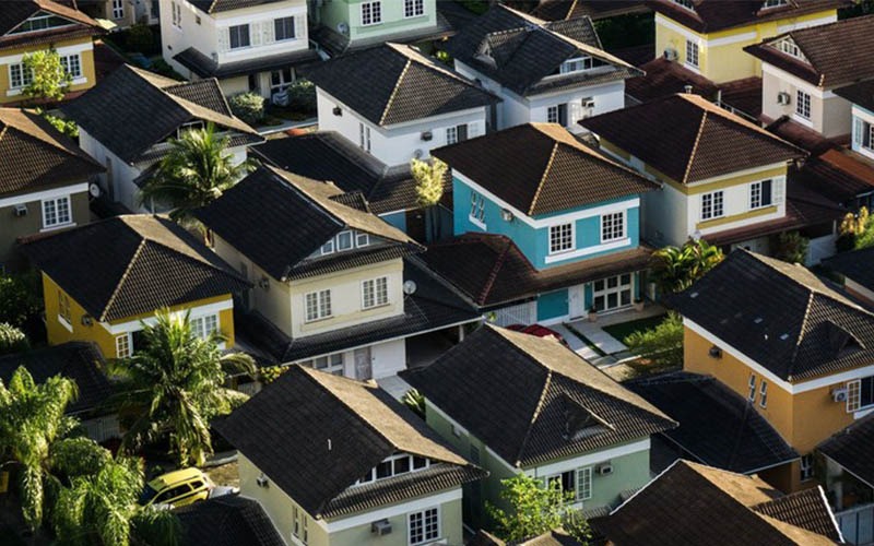 Sektor Properti Melemah, Emas Kembali Menguat