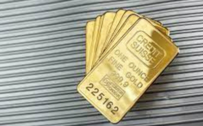 Data PMI Melemah, Emas Terus Menguat