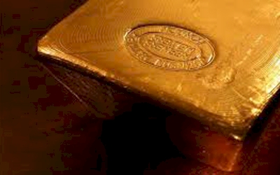 Harga Emas Terkoreksi Setelah Sempat Menembus $2.000 per oz