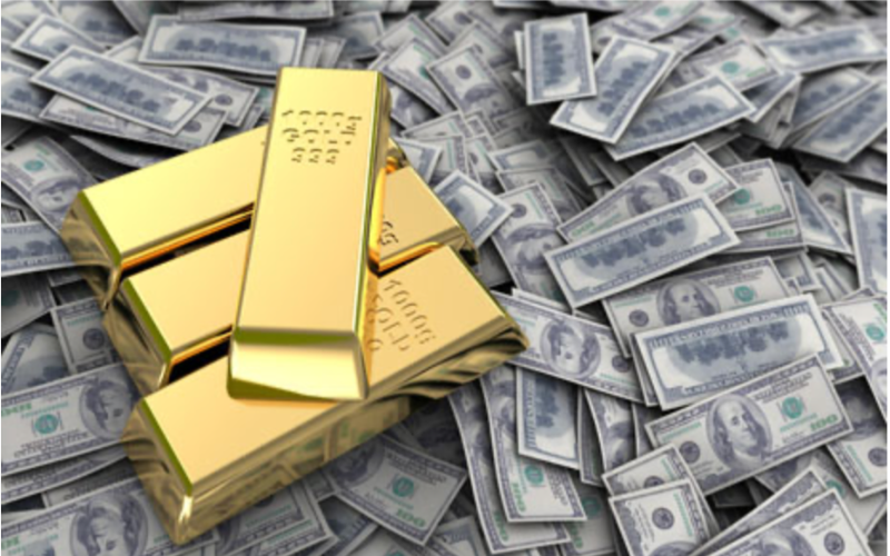 US Dollar dianggap Overvalue, Emas di Prediksi ke $2.200 per oz