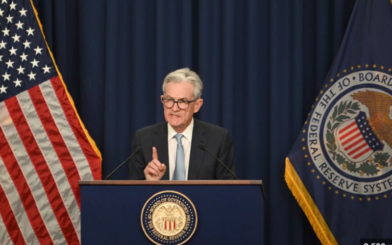 Powell Tegaskan Pelonggaran Bertahap, Pasar Emas Tetap Waspada