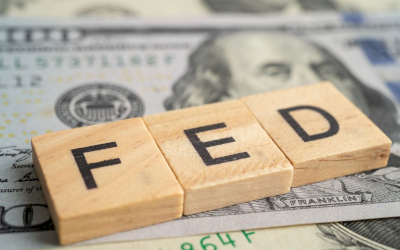 Dolar Menguat, Emas Melemah di Tengah Antisipasi Keputusan Fed