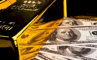 Harga Emas Mencapai Puncak Sejarah di Tengah Pelemahan Dolar AS!