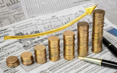 Tarif Baru Trump Guncang Pasar: Dolar Melemah, Emas Menguat!