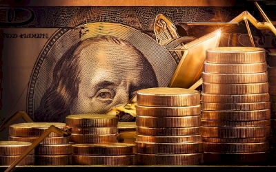 Emas Pulih Setelah Koreksi: Inflasi Melambat dan Dolar Tertekan