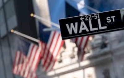 Harga Emas Melemah Menunggu Laporan Inflasi Selanjutnya